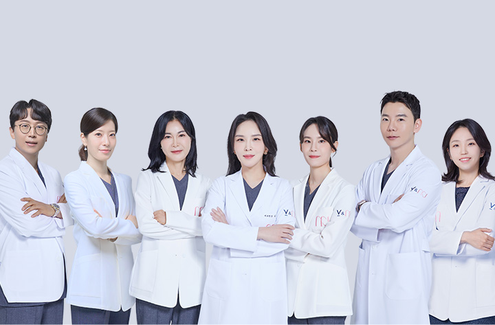 V&MJ 원장님들 단체 사진:화이트/네이비, 웨이스트 샷, 조현석 원장, 장희원 원장, 박혜수 원장, 김민주 대표원장, 김영주 원장, 이병두 원장, 권규현 원장