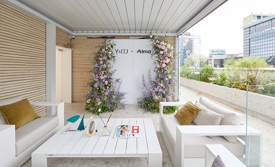 V&MJ 피부과 건물 내부 야외 테라스